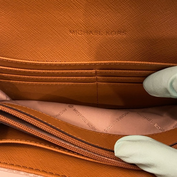 Michael Kors Jet Set Wallet - Picture 8 of 9